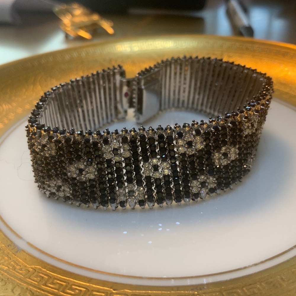 💎 18KT Roberto Coin Fantasia Floral Wide Sapphire and Diamond Bracelet